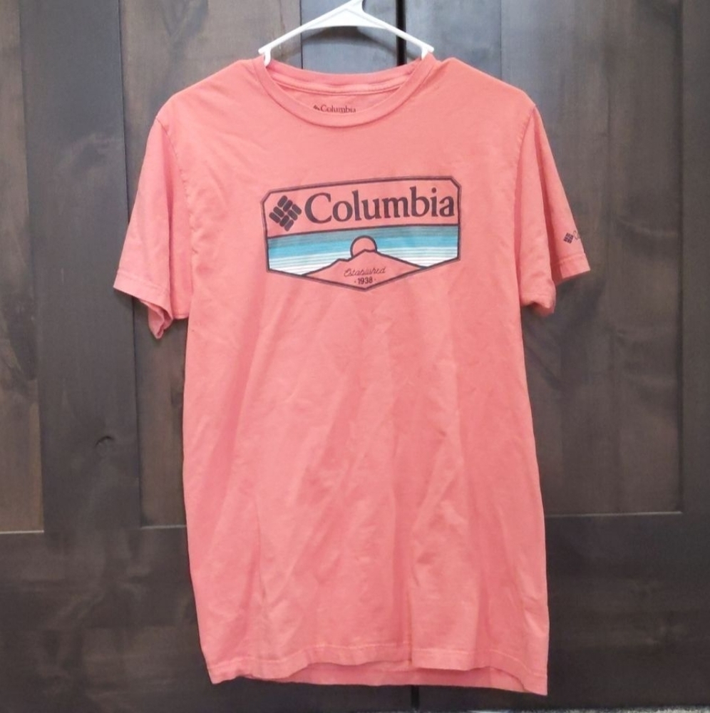 Columbia graphic tee
